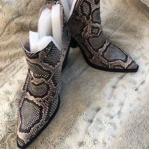 SOLD! Vince Camuto Gigietta Bootie Ash New Snake